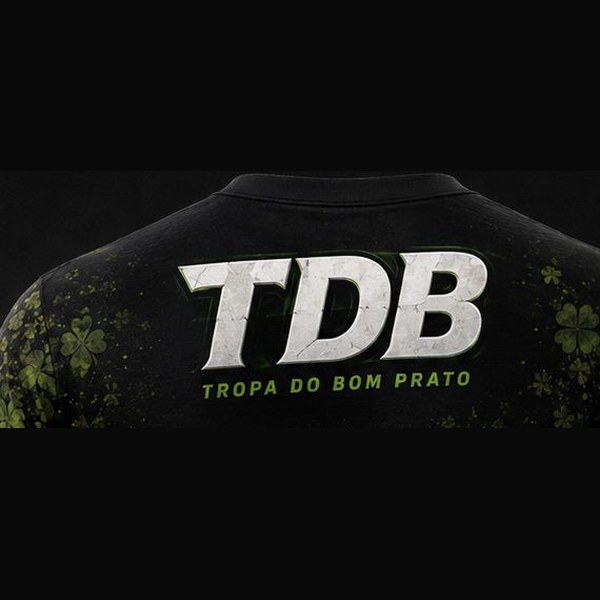 Letreiro TDB nas costas